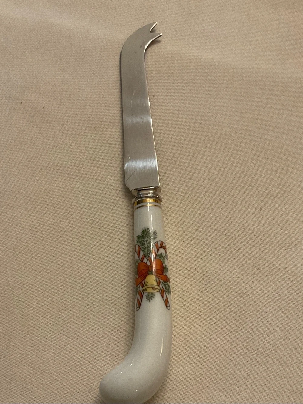 Beautiful Christmas porcelain “Sheffield,England “ cheese knife.  Design FAB!